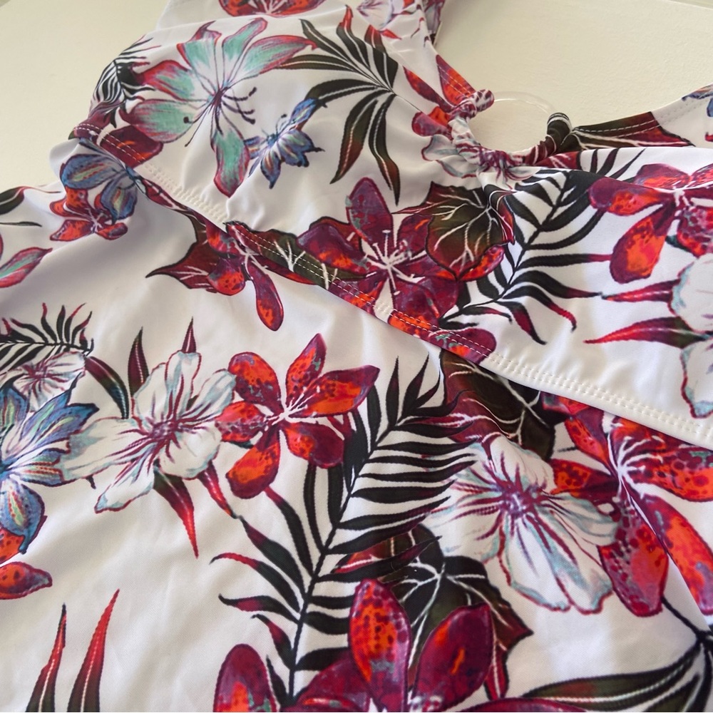 Floral and palm ranking beach top with O ring bust detail Size 2XL - Picture 3 of 11